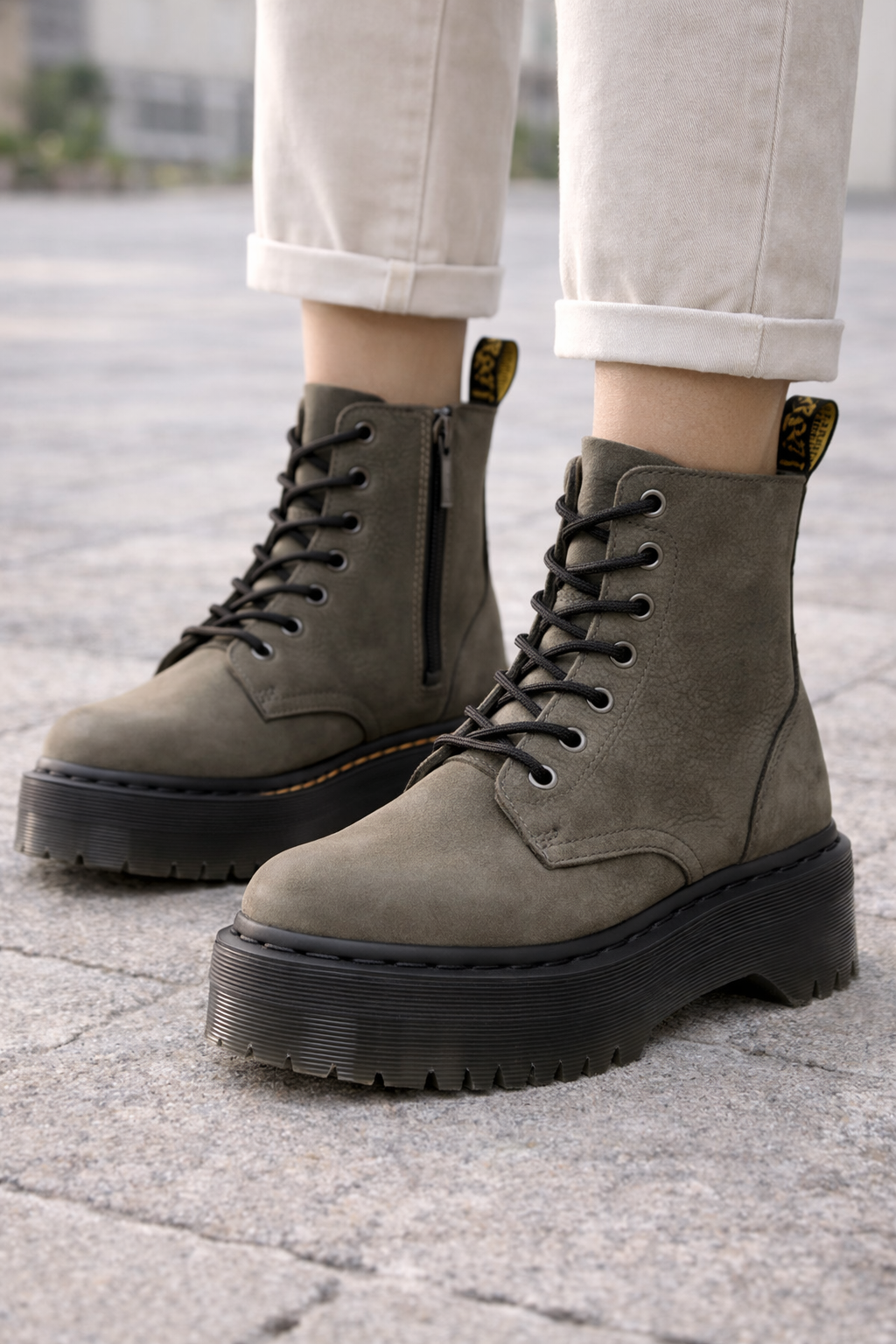 Dr. Martens Dámské kotníkové boty – šedá, vel. 41