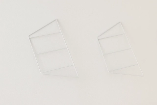 Konzole na závěsné police Beldfast 2ks, 25,5 × 1,2 × 79 cm, Bílá barva